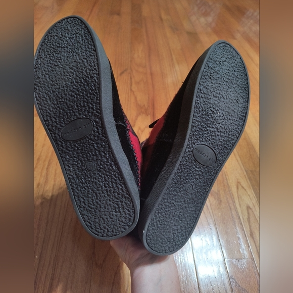 Madden Girl plaid tribal mocassin boots, women's size 8, red, black, gray, tan - Picture 5 of 12